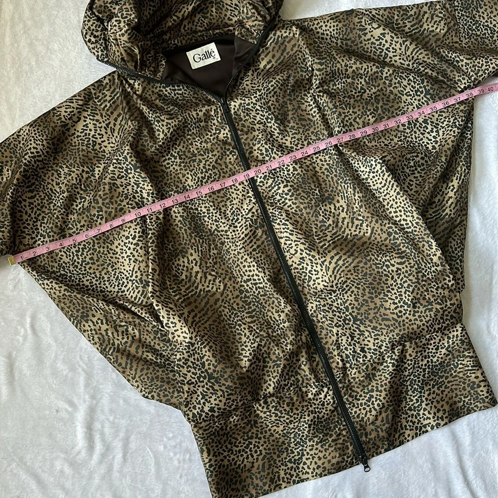 VTG Women’s Oversized Animal Leopard Print Rare Quirky Lightweight Windbreaker L